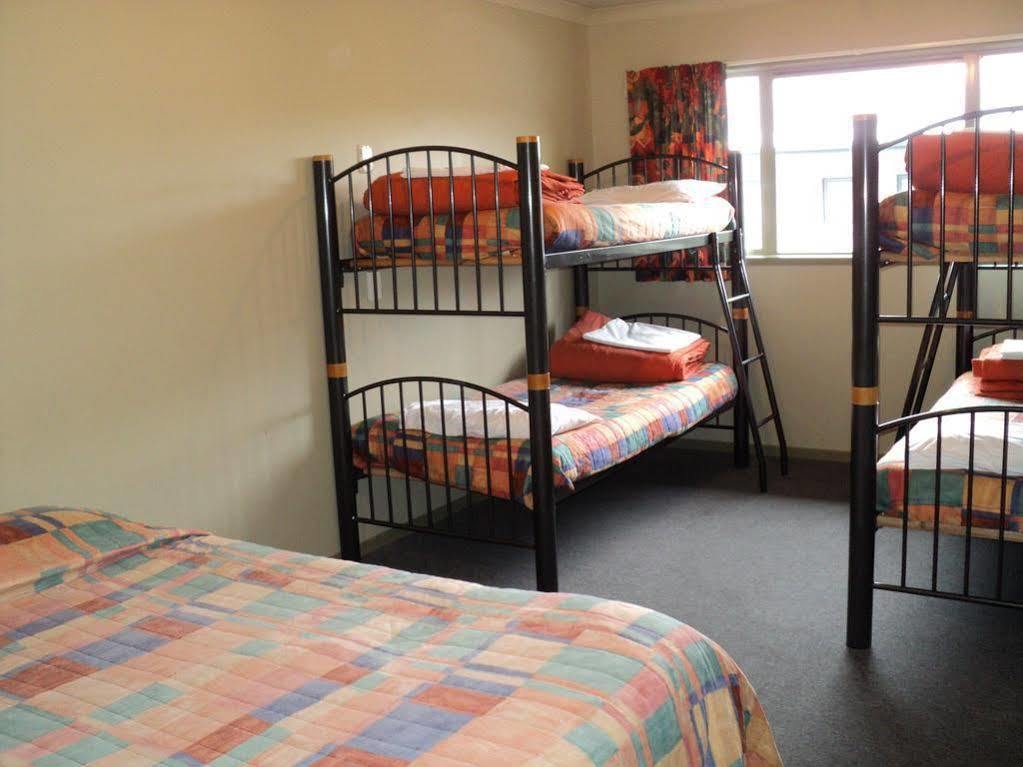 Tiki Lodge Backpackers Taupo Dış mekan fotoğraf