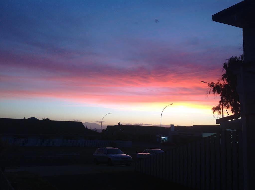 Tiki Lodge Backpackers Taupo Dış mekan fotoğraf