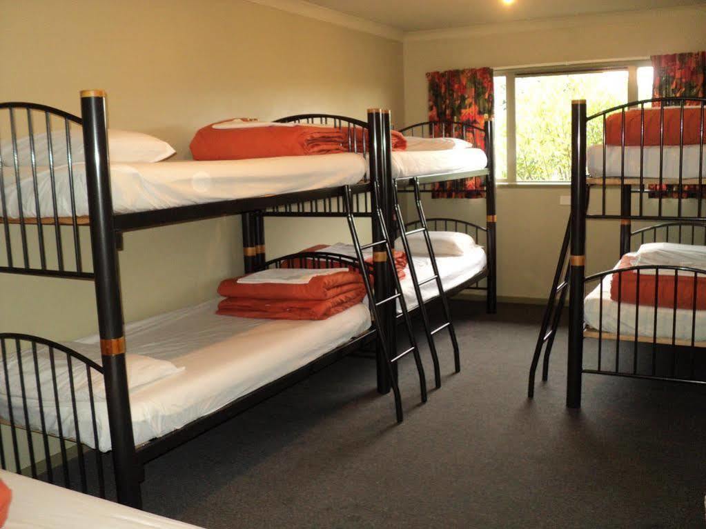 Tiki Lodge Backpackers Taupo Dış mekan fotoğraf