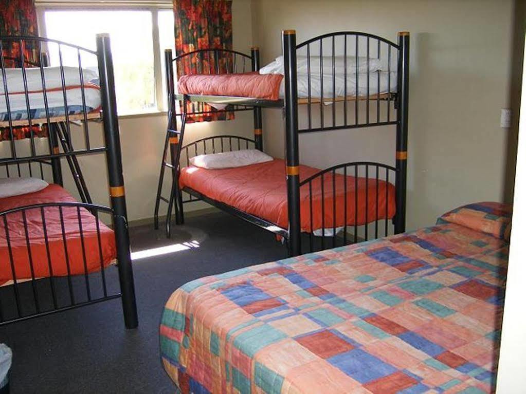 Tiki Lodge Backpackers Taupo Dış mekan fotoğraf