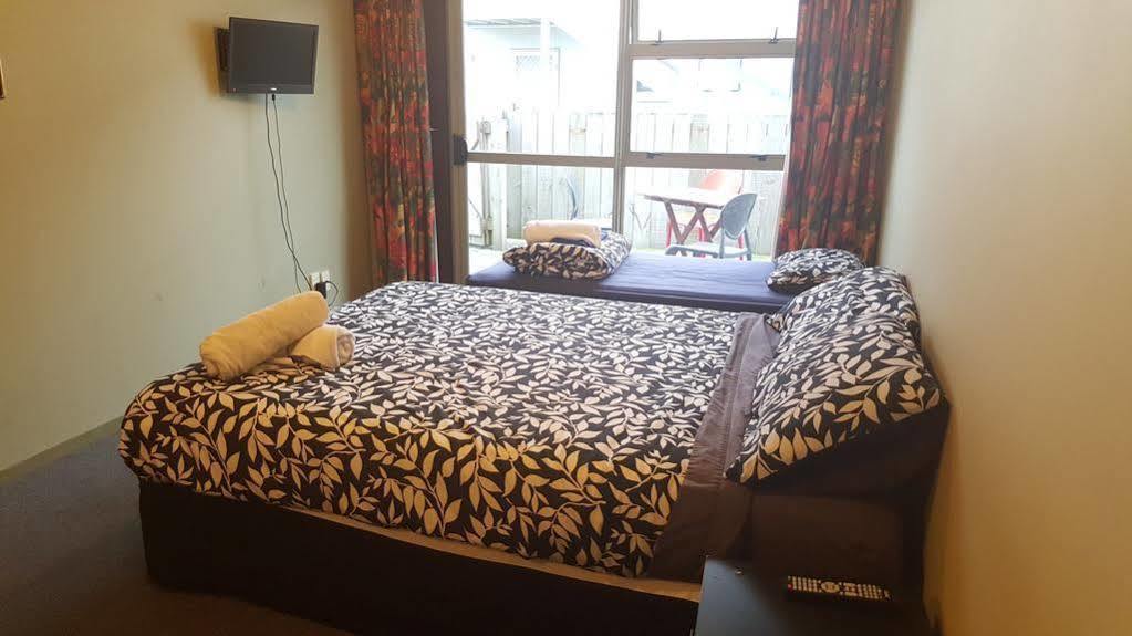 Tiki Lodge Backpackers Taupo Dış mekan fotoğraf