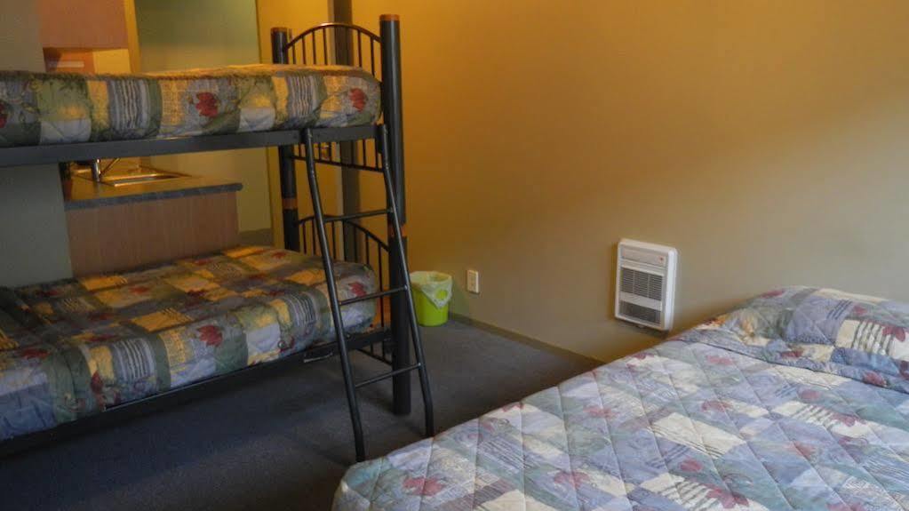 Tiki Lodge Backpackers Taupo Dış mekan fotoğraf