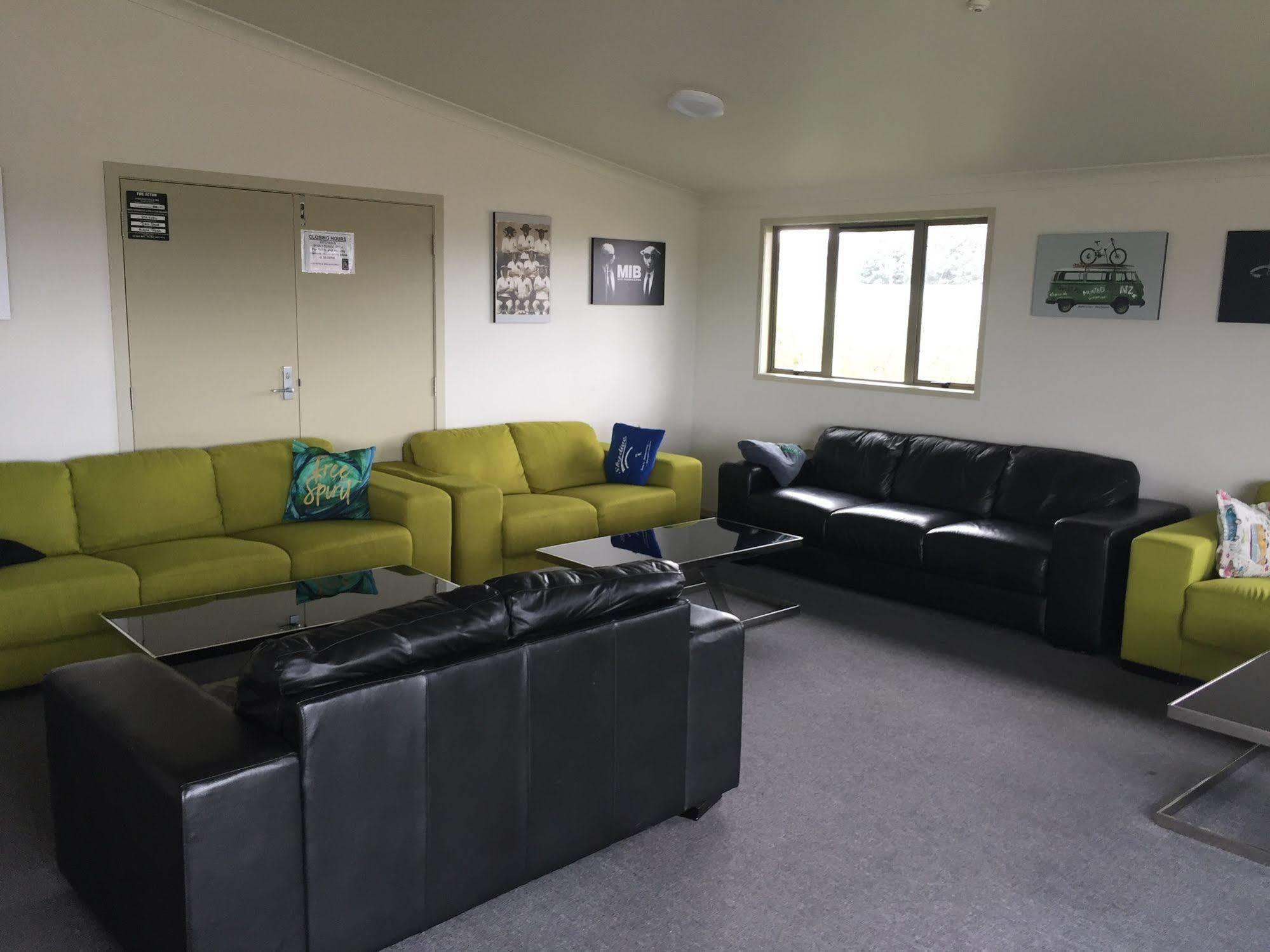 Tiki Lodge Backpackers Taupo Dış mekan fotoğraf