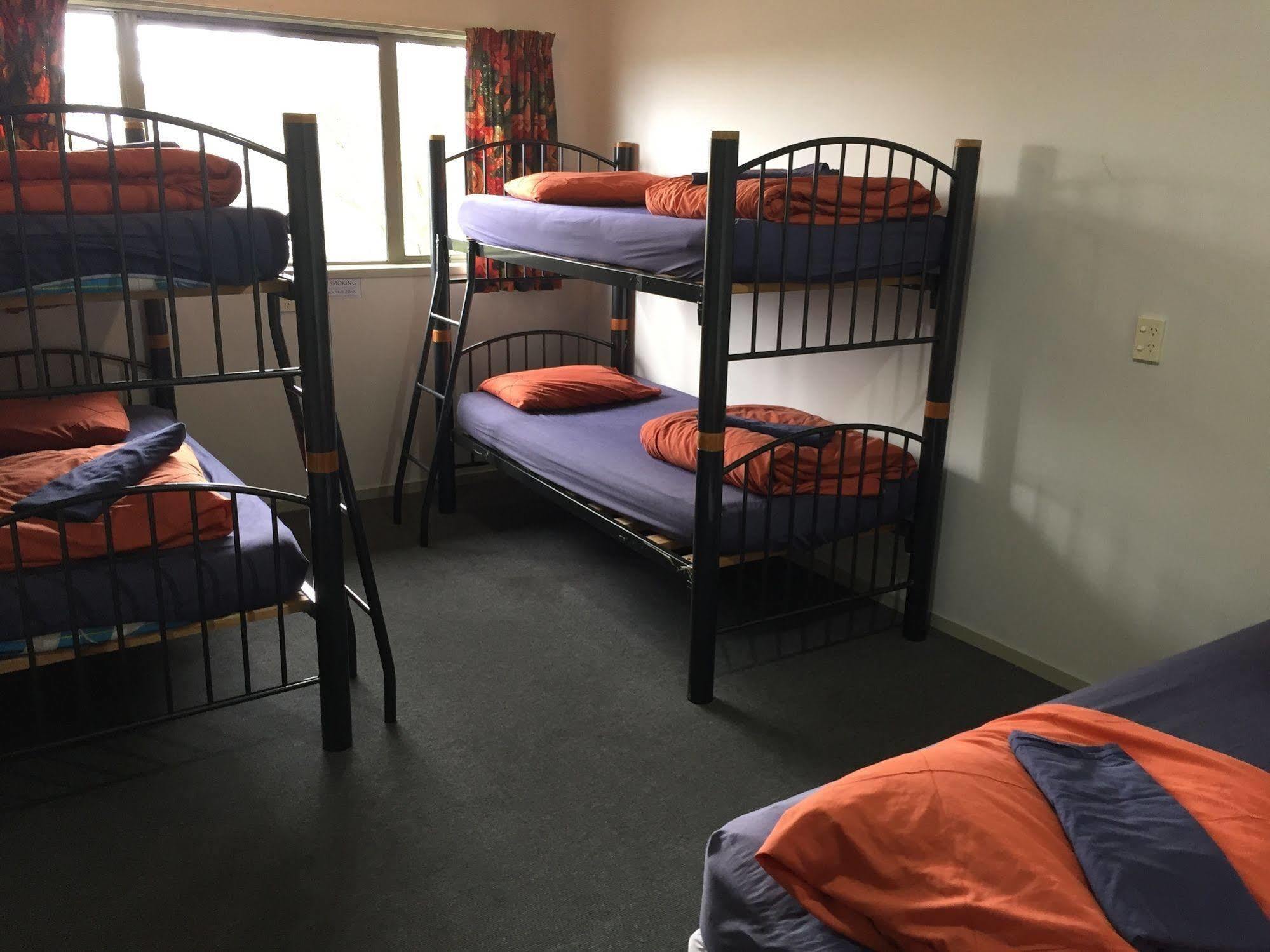 Tiki Lodge Backpackers Taupo Dış mekan fotoğraf