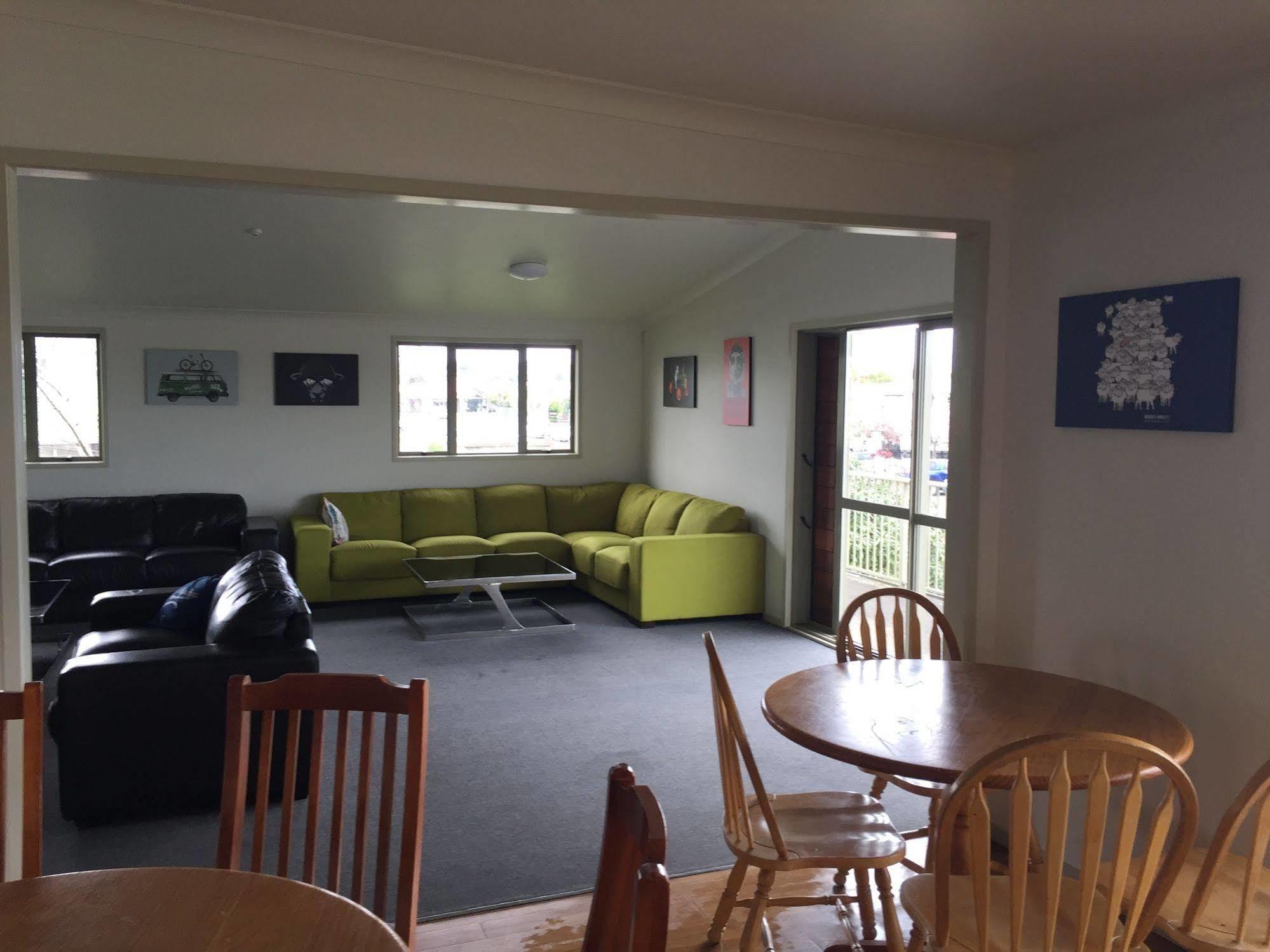 Tiki Lodge Backpackers Taupo Dış mekan fotoğraf