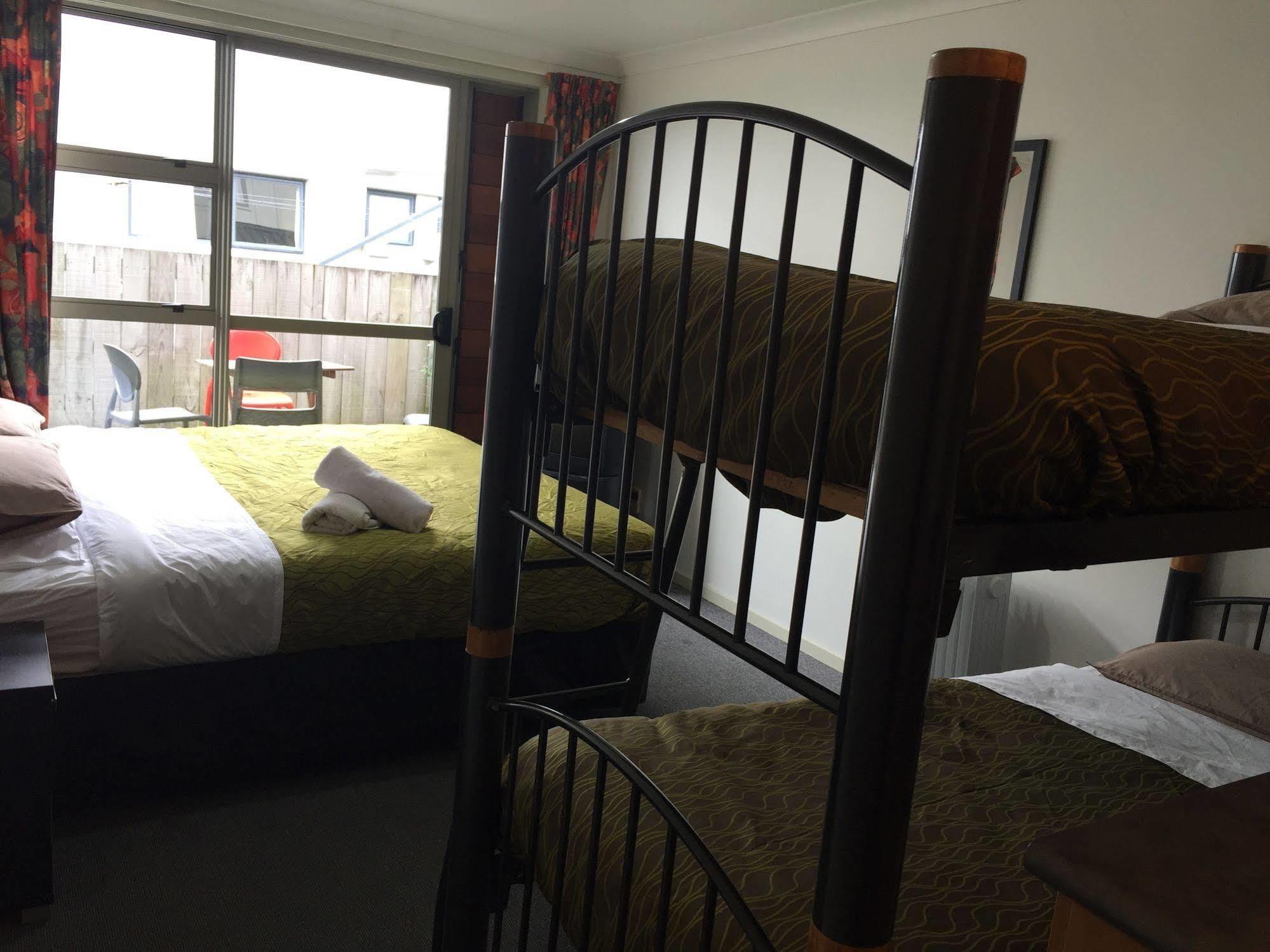 Tiki Lodge Backpackers Taupo Dış mekan fotoğraf