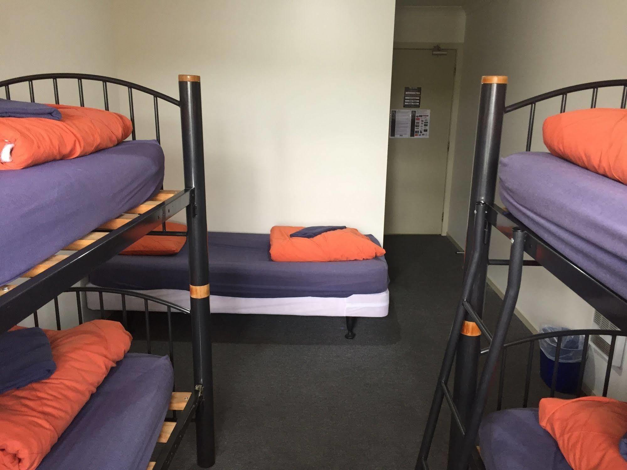 Tiki Lodge Backpackers Taupo Dış mekan fotoğraf