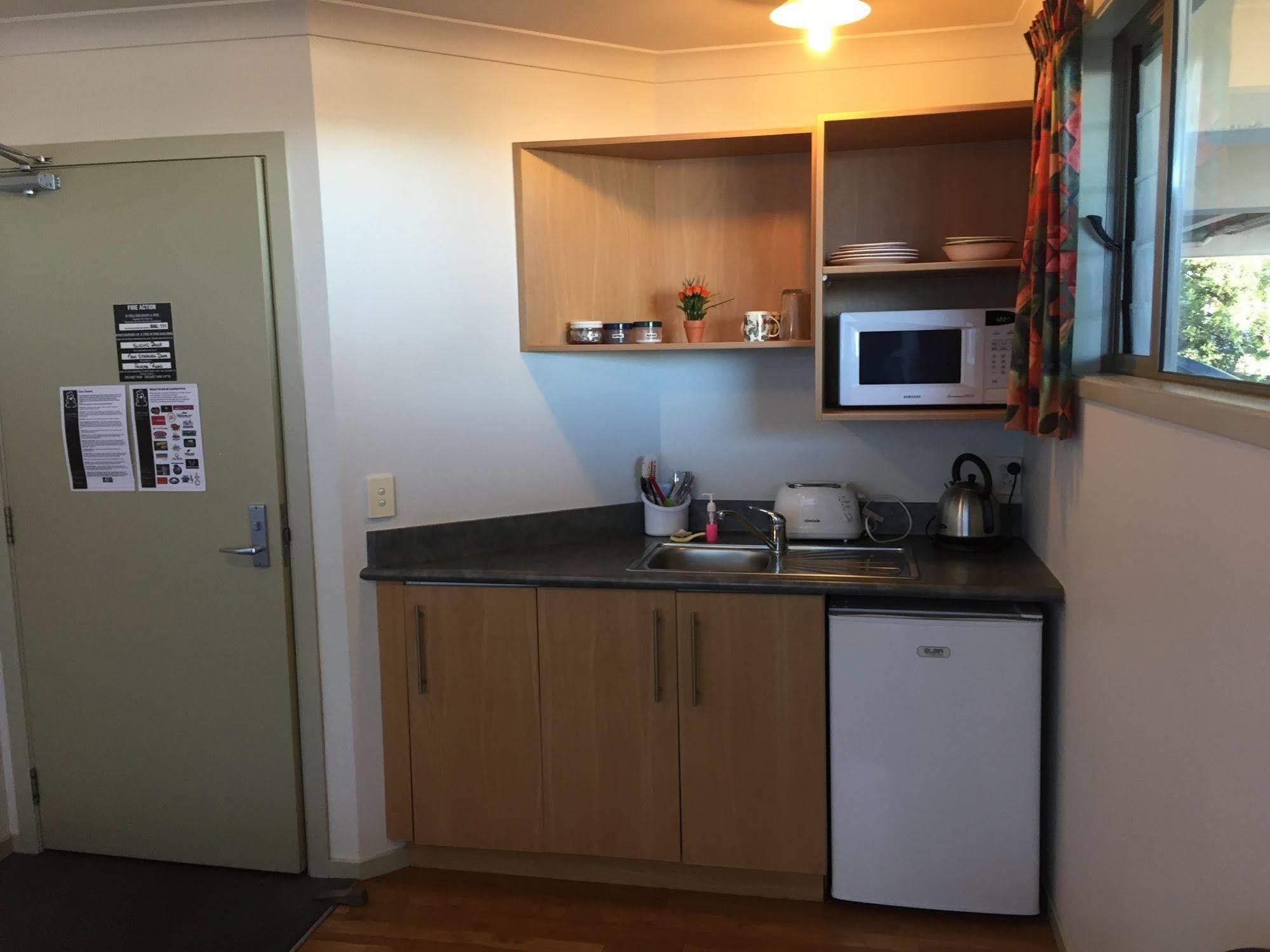 Tiki Lodge Backpackers Taupo Dış mekan fotoğraf