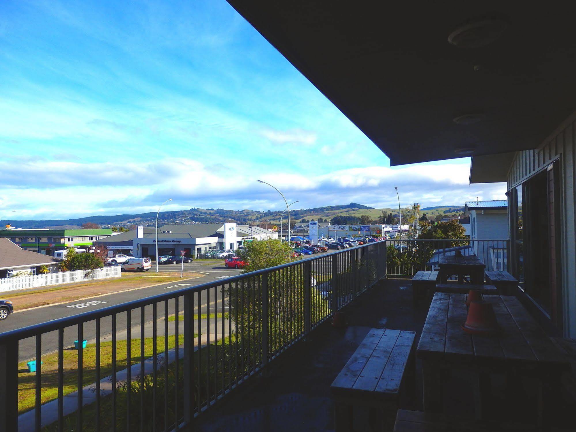 Tiki Lodge Backpackers Taupo Dış mekan fotoğraf