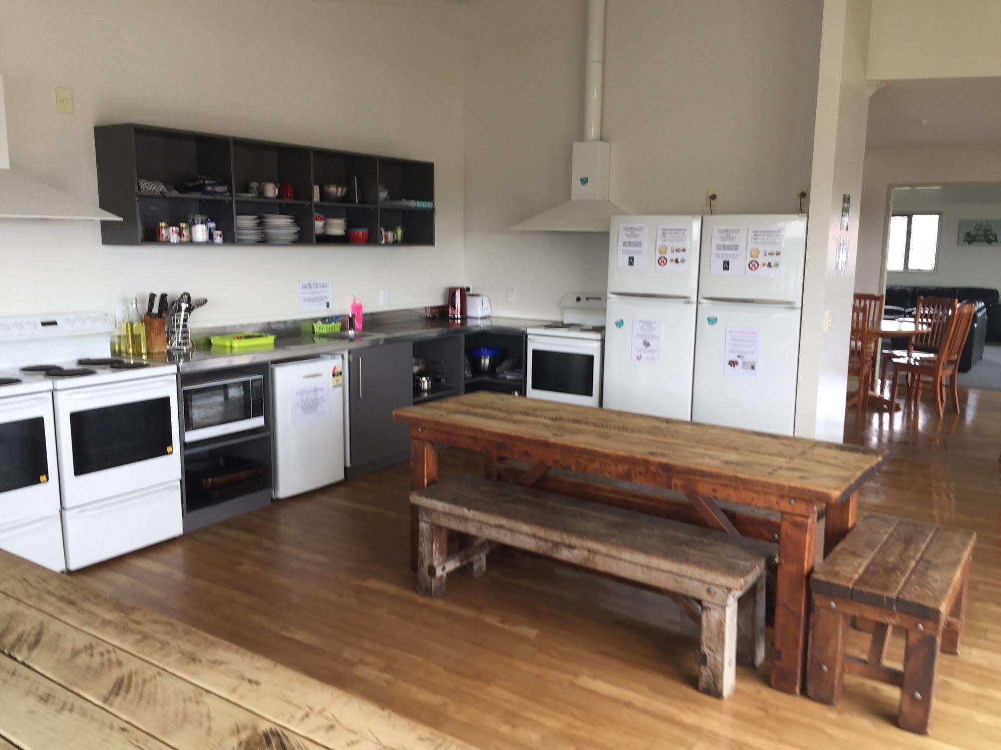 Tiki Lodge Backpackers Taupo Dış mekan fotoğraf